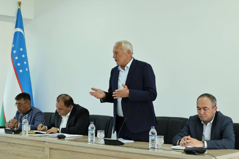Ayni vaqtda Qishloq xo‘jaligida bilim va innovatsiyalar Milliy markazida kengaytirilgan yig‘ilish boshlandi. Tadbirni Markaz rahbari Shodmon Namozov ochib berdi va kun tartibiga kiritilgan dolzarb…