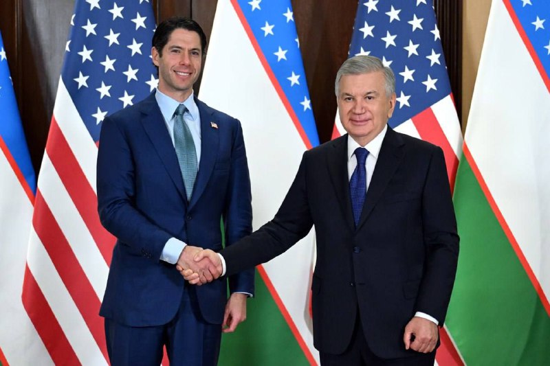 O‘zbekiston Respublikasi Prezidenti Shavkat Mirziyoyev AQSH Xalqaro moliyaviy taraqqiyot korporatsiyasi (DFC) bosh direktori Ben Blekni qabul qildi.