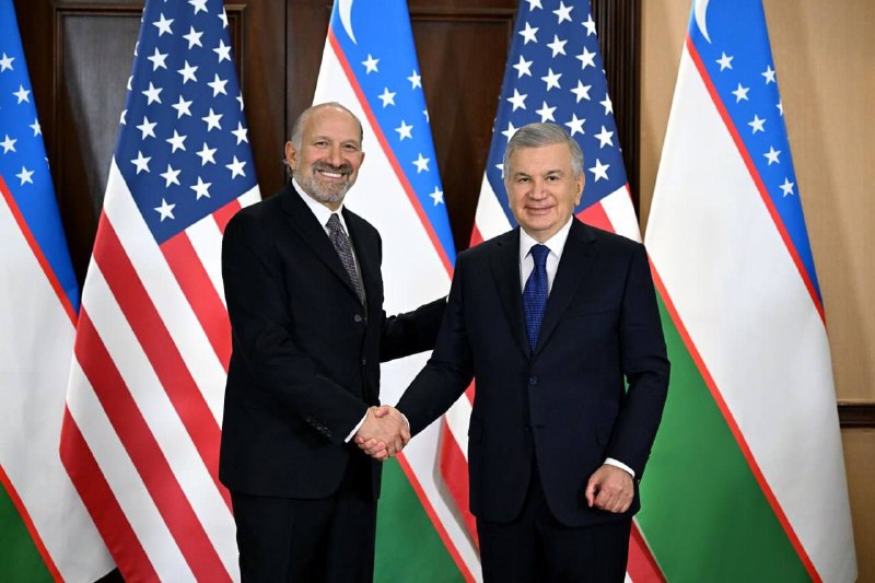 O‘zbekiston Respublikasi Prezidenti Shavkat Mirziyoyev Vashington shahrida Amerika Qo‘shma Shtatlari savdo vaziri Xovard Latnik bilan muzokara o‘tkazdi.