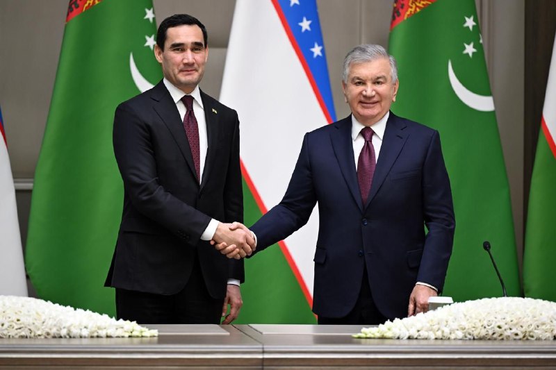 O‘zbekiston Respublikasi Prezidenti Shavkat Mirziyoyev va Turkmaniston Prezidenti Serdar Berdimuhamedov ommaviy axborot vositalari vakillari uchun bayonot berdilar.