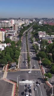Prezident Shavkat Mirziyoyev Sergeli tumanining Ittifoq mahallasidagi Yangi Sergeli koʻchasida amalga oshirilgan ishlar bilan tanishdi hamda mahalla faollari bilan muloqot qildi.