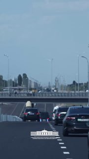 Davlatimiz rahbari O‘rta Chirchiq tumanidagi yangi yo‘l o‘tkazgichni ko‘zdan kechirdi.