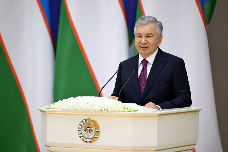 Prezident Shavkat Mirziyoyev ishtirokida mamlakatimiz mustaqilligining 35 yilligi munosabati bilan davlat mukofotlarini topshirish marosimi bo‘lib o‘tmoqda.