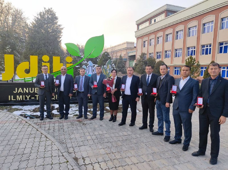 Bugun Janubiy dehqonchilik ilmiy-tadqiqot instituti jamoasi uchun quvonchli sana bo'lib tarixga muxrlandi. Institutning 10 nafar fidokor xodimlari "O‘zbekiston Konstitutsiyaning 30 yilligi" estalik…