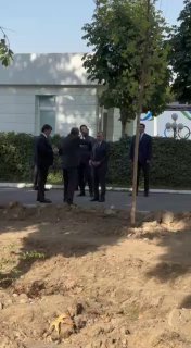 Айни пайтда Президент Шавкат Мирзиёев пойтахтимизда амалга оширилаётган бунёдкорлик ишлари билан танишмоқда.
