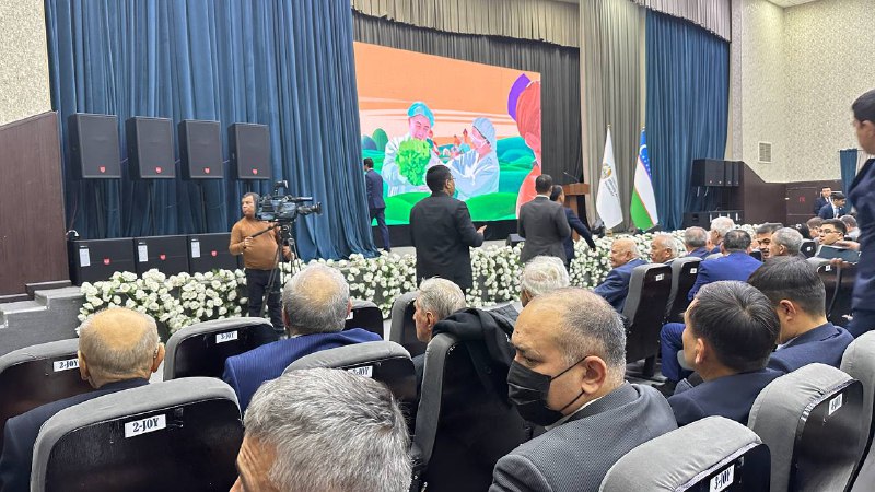 Ayni daqiqalarda Toshkent davlat agrar universitetining majlislar zalida mamlakatimiz agrar sohasi vakillari jam bo‘lishgan.