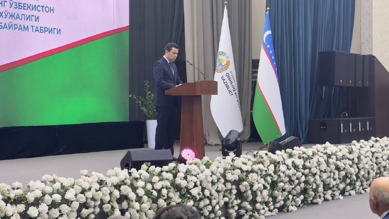 Xabar berib borayotganimizdek, Toshkent davlat agrar universitetida “Qishloq xo‘jaligi xodimlari kuni” munosabati bilan soha xodimlari uchun tantanali bayram tadbiri bo‘lib o‘tmoqda.