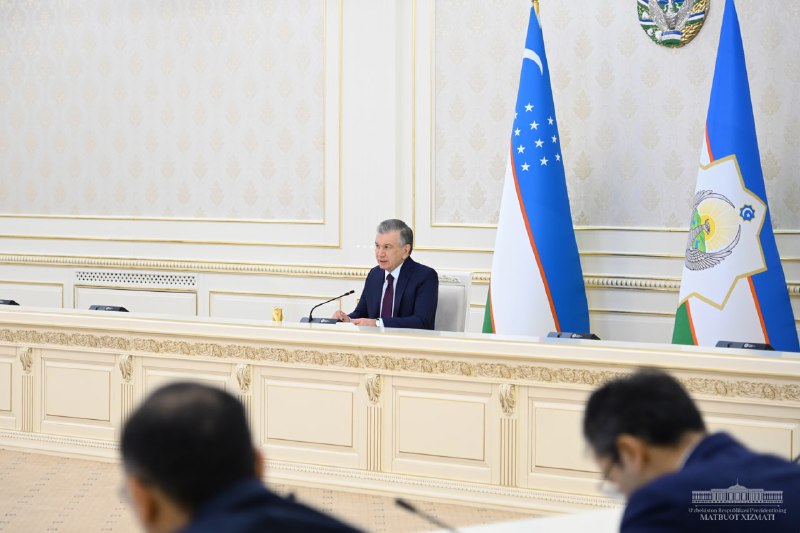 Президент раислигида товар-хом ашё биржасида савдоларни кўпайтириш, маҳаллий корхоналар иштирокини кенгайтириш бўйича йиғилиш бошланди.