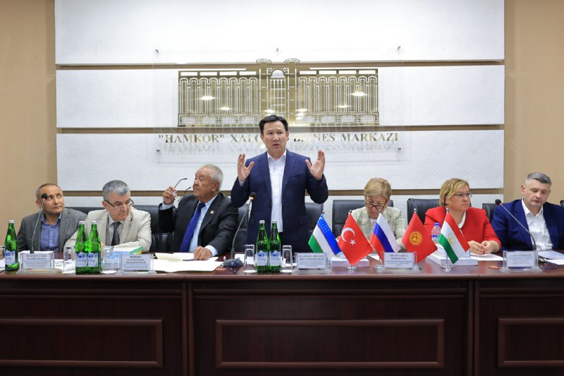 Biroz oldin, konferensiyaning ma’ruzalar va muhokamalar jarayoni bo’lib o’tmoqda. Ochilish marosimida so’zga chiqqan Qishloq xo‘jaligida bilim va innovatsiyalar Milliy markazi direktori Shuhrat…