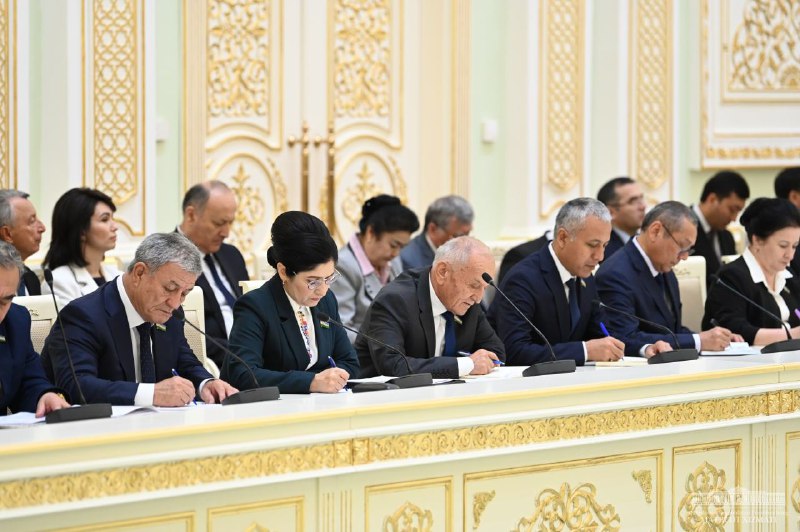 Президент комиссия аъзолари эътиборини қуйидаги устувор йўналишларга қаратди.