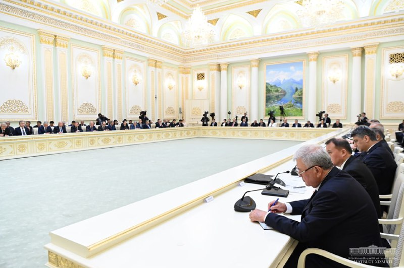 Давлатимиз раҳбари мавзуни давом эттирди: